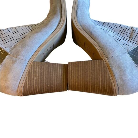 Dolce Vita Perforated Boots Women's Size 10 Tan Suede Booties Heeled Zippered DV - Picture 9 of 10